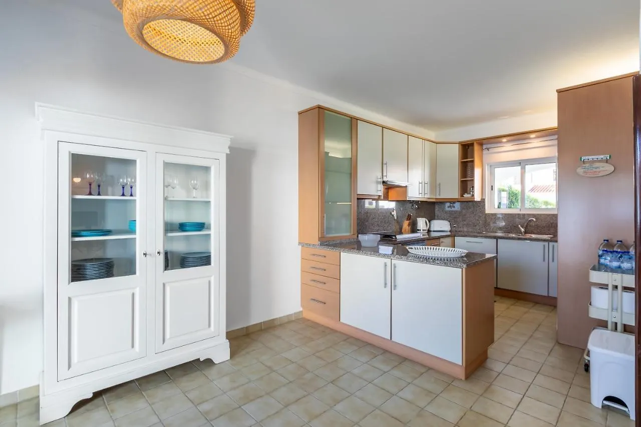 Modern Algarve Villa With Heated Pool And Beach Access Altura