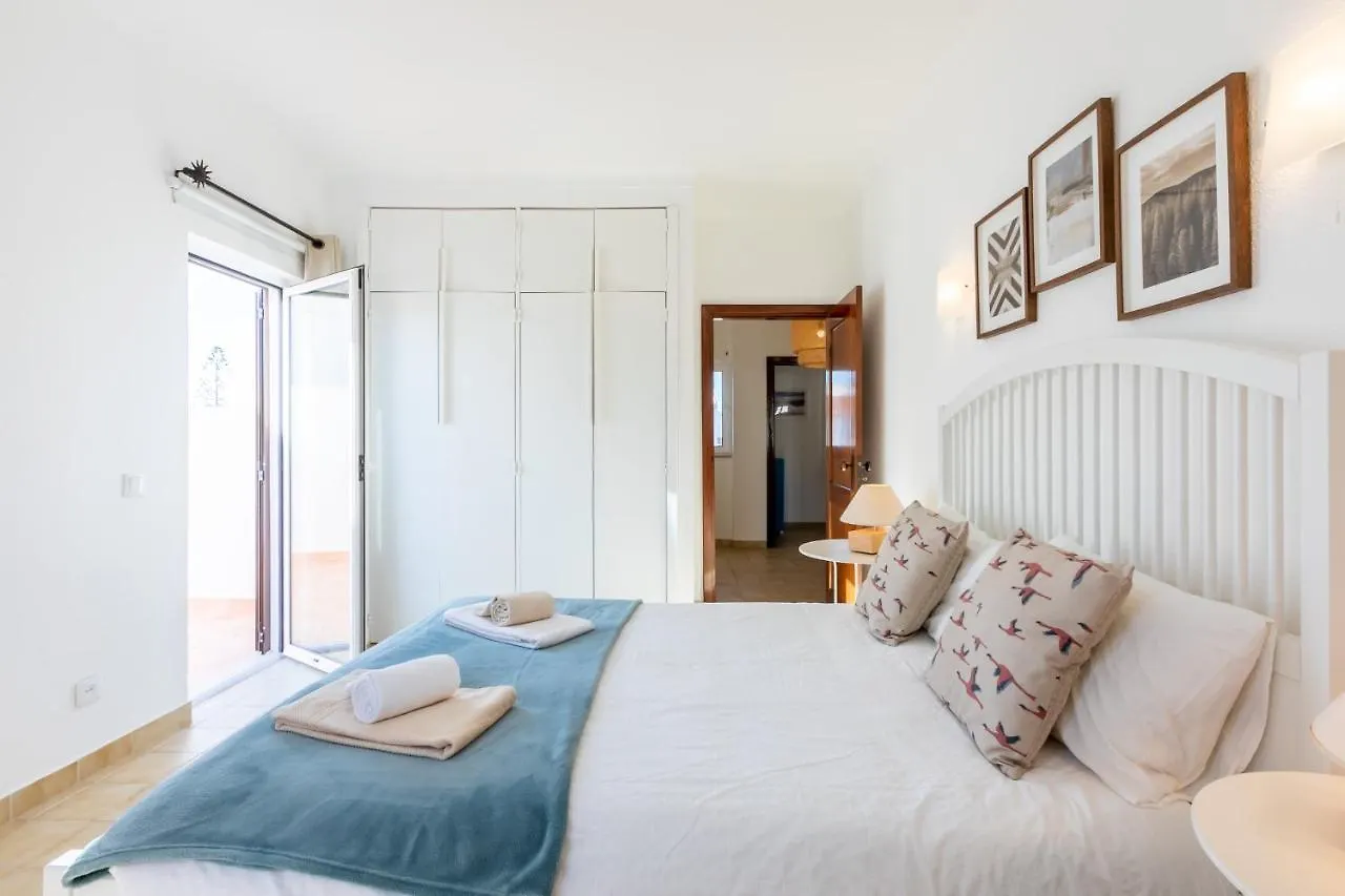 Modern Algarve Villa With Heated Pool And Beach Access Altura 0*,